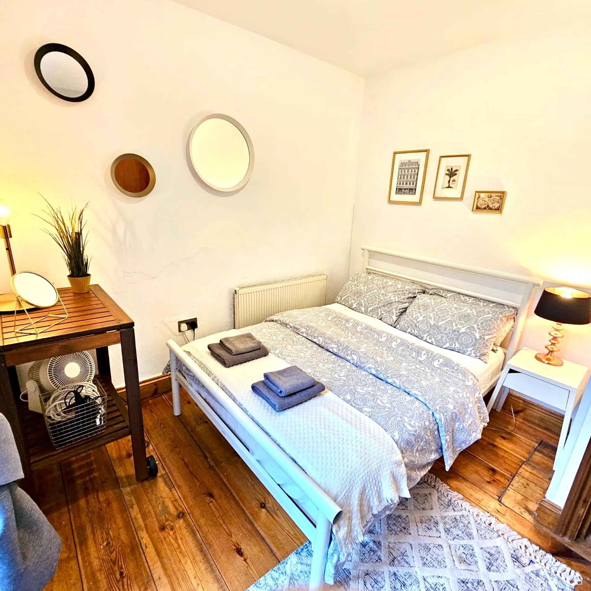 Lovely 1 Bed Apartment 2 Min To Station ลอนดอน ภายนอก รูปภาพ